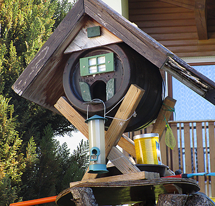 ein Bierfass als Vogelhaus in Eggenthal 2017