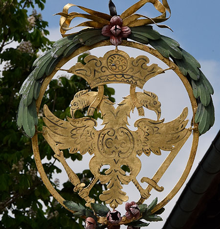 Gasthof Adler in der Ortsmitte von Mittelneufnach mit KuK Adler