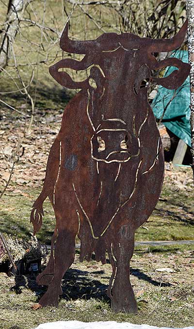 eine stolze Milchkuh aus Blech in Rentershofen Röthenbach