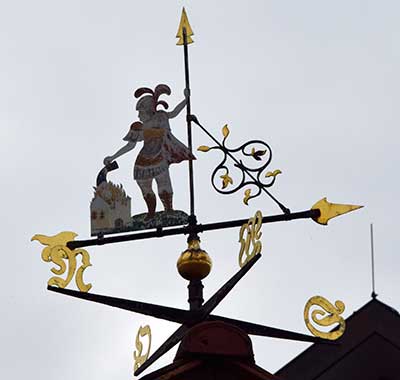 Hl. St. Florian auf dem alten (Museum)M Feuerwehrhaus Deuchelried