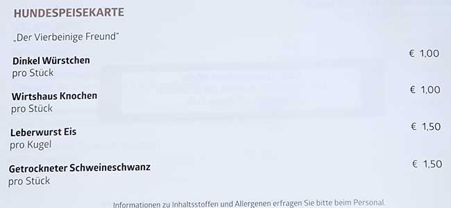 Hundespeisekarte im Füssener Festspielhaus - Wirtshaus Knochen, Leberwurst Eis und getrockneter Schweineschwanz