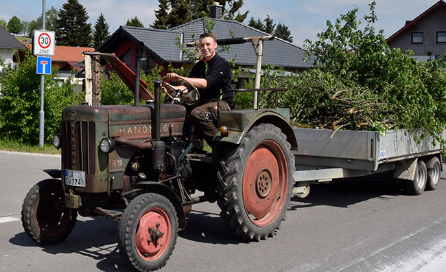 Hanomag mit Anhänger bei der normalen Arbeit