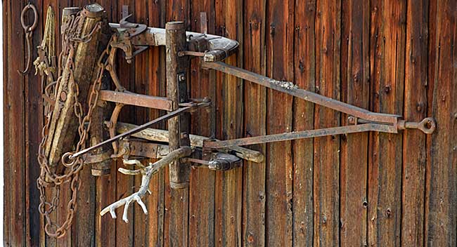 Holz Transportschlitten mit massiven eisernen Klauen Hegratsried 2018 