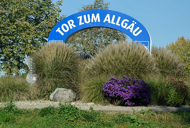 Tor zum Allgäu - hier der Kreisverkehr in Hergensweiler - Bild klicken