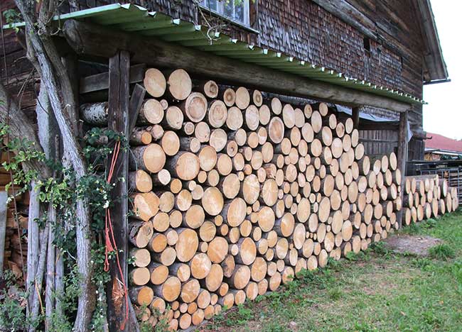 Viel Holz vor der Hütte - Buchenholz voll - 1 m lang - gestapelt - Lengatz 2018