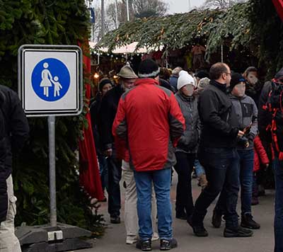 Lindauer Hafenweihnacht wird zur Fußgängerzone - 2018 - so was von überflüssiges Schild