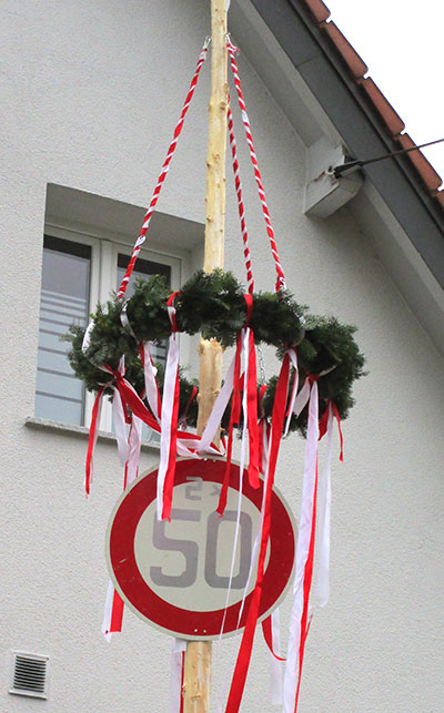 zum 50. Geburtstag spendierten sich die Eheleute in Wangen einen Maibaum