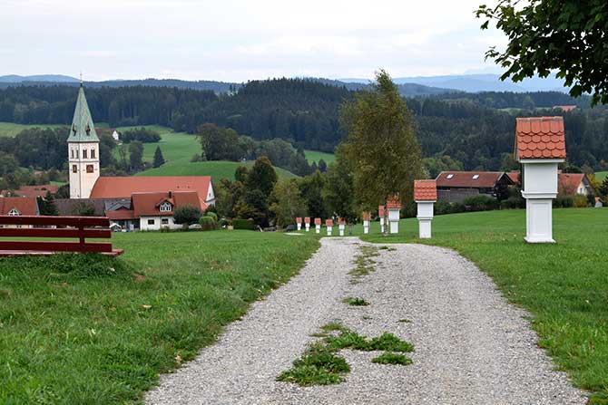 Meratzhofen Kreuzweg mit 14 Stationen - auf das Bild klicken