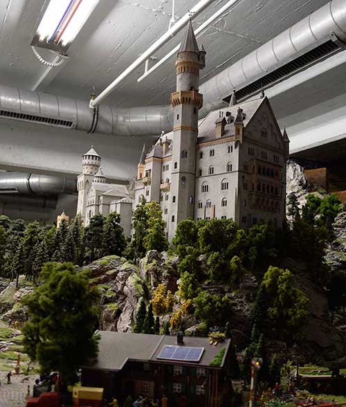 Schloss Neuschwanstein bei Schwangau als Modell im Miniaturwunderland Hamburg - Nordseite