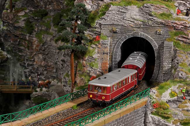 Allgäuer Tunnel und Eisenbahnszene im Miniaturwunderland Hamburg