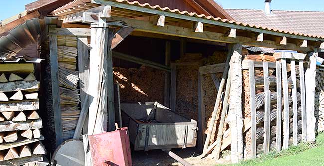 Gigantische Menge von Anmachholz in Oberau (Wangen) Übrigens: Das ist der Nachbar vom Erbauer vom Holzofen und Holzkirche oben