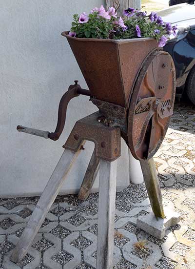 Schredder oder Häcksler bei Sommerstall (Aichstetten) gesehen