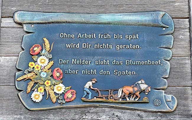 Ohne Arbeit früh bis spät wird Dir nichts geraten. Der Neider sieht das Blumenbeet, aber nicht den Spaten - Hofgut Ratzenberg 2018