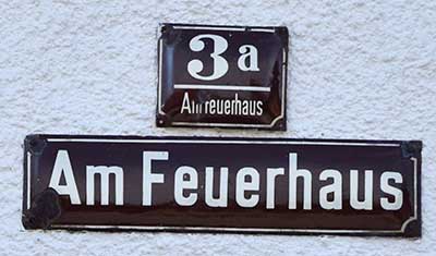 Die FFW Trauchau hat die Adresse "Am Feuerhaus 3a" 