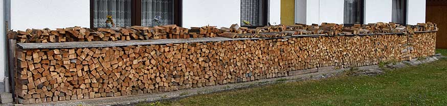 Trauchgau - die Holzstaplergemeinde - die vordere Reihe ist weitgehend quadratisch gehackt!