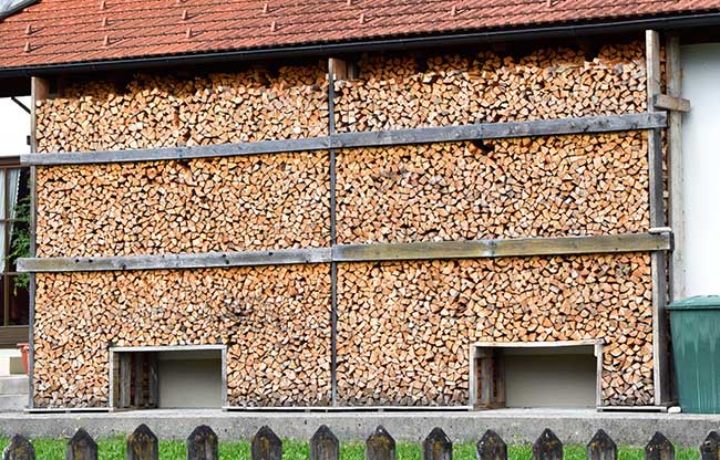 Kellerlichte werden freigehalten in der Holzstaplergemeinde Trauchgau