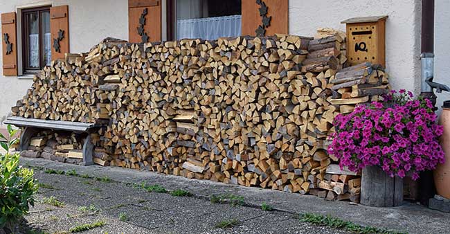 Holz beigen -> Holz stapeln in der Holzstapler Gemeinde Trauchgau