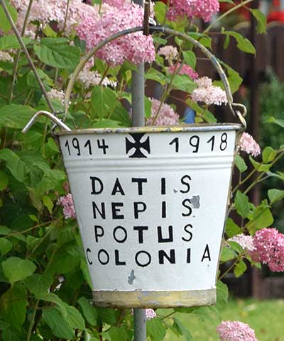 Datis nepis potus colonia – „Dat is ne Pispott us Colonia (Köln).“ halt nur anders die Buchstaben getrennt - Pseudolatein halt