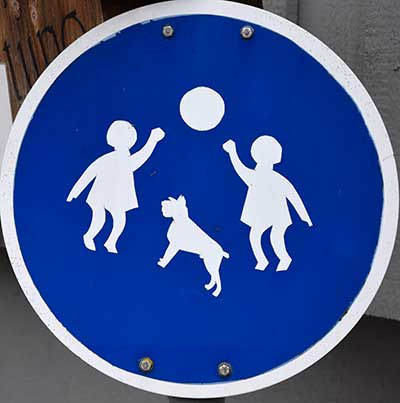 Verkehrsschild Alternative Spielstrasse in Faistenoy bei Oy-Mittelberg 2018