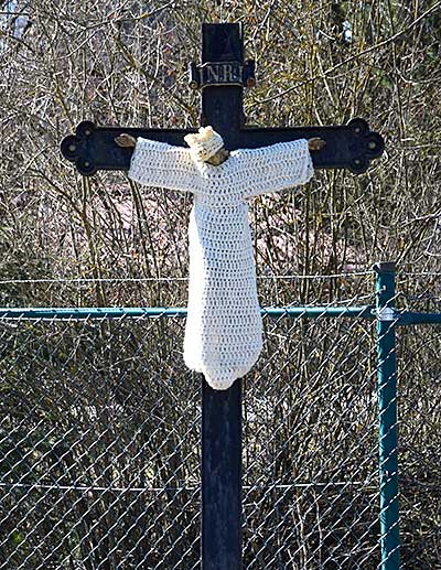 Im Winter wird der Jesus angezogen, damit er nicht friert - Röthenbach Wertstoffhof