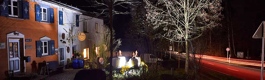 Ein Bergbauer aus dem Zwiesele hat einen standesgemäßen Adventskranz gestaltet. Mehr dazu auf das Bild klicken