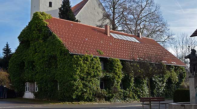 Gebratzhofen - eingewachsener Bauernhof