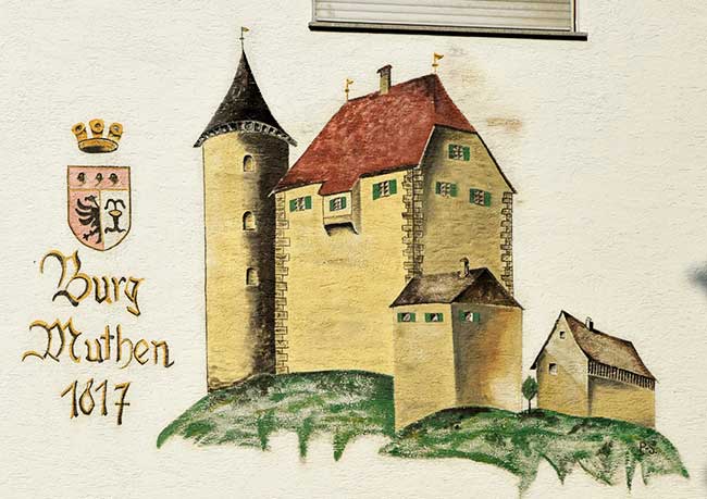 Die Burg Muthen gab dem Hergatzer Ortsteil Muthen seinen Namen. Die Steine in den Häusern weiter 