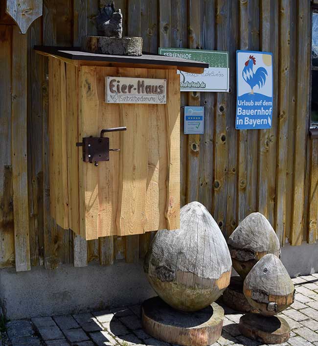 Das Eierhaus vom Bio Bauernhof Edelweiss in Unterjoch ist gut isoliert - auf das Bild gehen! Bad Hindelang