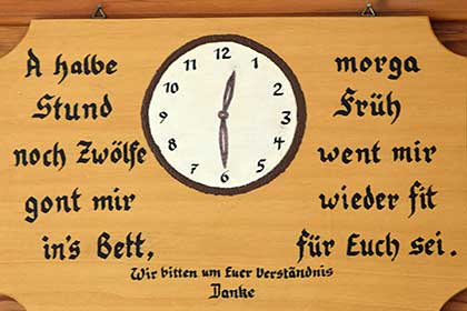 Michels Kräuteralpe - Alpe Hörmoos - hat eine klar geregelte Bettzeit - eine halbe Stunde nach Zwölf gehen wir ins Bett, Morgen Früh sind wir wieder fit für Euch