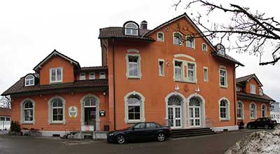 Bahnhof Isny 2019 - der Vorplatz ist jetzt ein Busbahnhof mit P+ R Plätzen