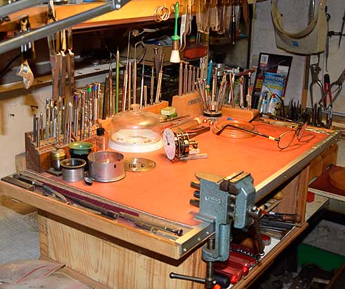 Die Werkstatt eines Uhrmachers in Kempten - der feinmechanische Arbeitsplatz