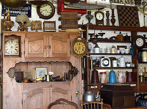 Die Werkstatt eines Uhrmachers in Kempten - Haushaltsgegenständen werden gesammelt