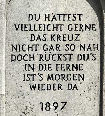 Du hättest vielleicht gerne das Kreuz nicht gar so nah - doch rückst Du's in die Ferne, ist's morgen wieder da