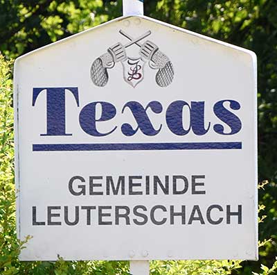 Kippachmoos hat sich selber in Texas umbenannt, gehört zu Leuterschach und ist ein Ortsteil von Marktoberdorf