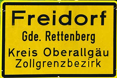 Ortsschild Freidorf - Freidorf ist Ortsteil von Rettenberg im Oberallgäu, liegt 