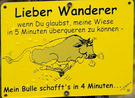 Lieber Wanderer - wenn Du glaubst meine Wiese in 5 Minuten überqueren zu können, ich schaffe es in 4 Minuten! Scheidegger Wasserfälle 2019