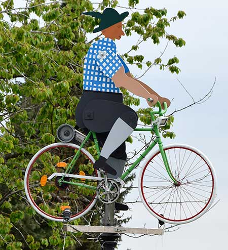 Der ewig Radfahrer - solarberieben - Ggenwartskunst im Allgäu (Sulzberg)