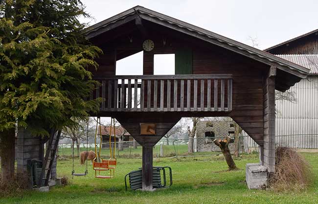 Spielhaus mit unzähligen Möglichkeiten für Kinder (Klettern, Schaukeln, spielen) in Steingaden 2019