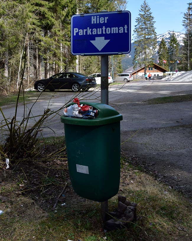 Hier Parkautomat - in diesen Automaten würde ich nicht reinwerfen - mehrfach am Haldensee (Tirol) aufgestellt