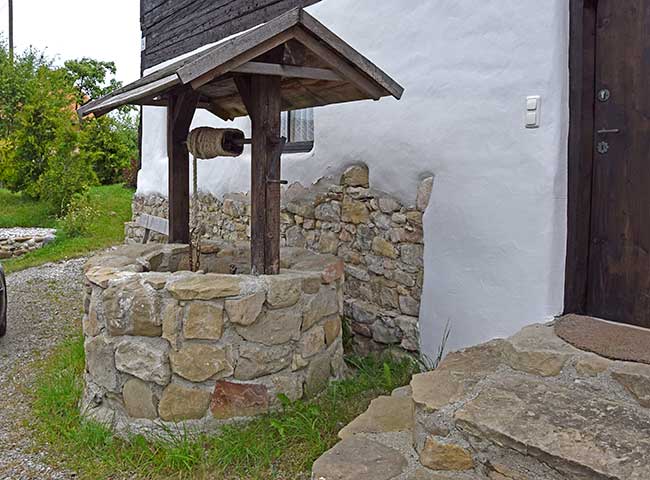 funktionierender Ziehbrunnen in Barnstein (Wald) im Ostallgäu