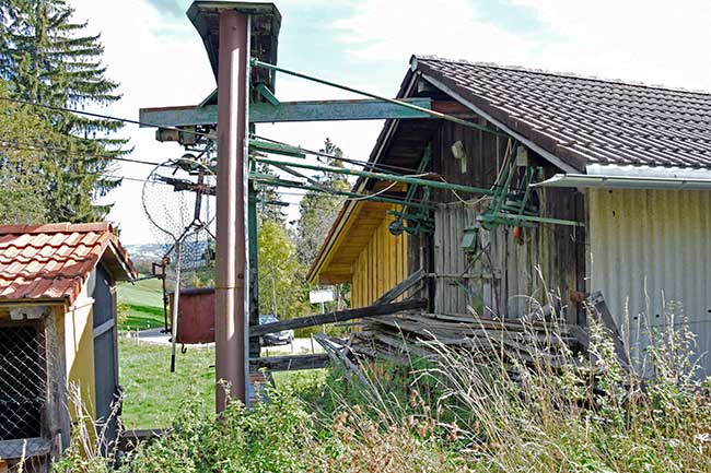Materialbahn duerch einen Bergwald - zugewachsen in Mähris (Waltenhofen)