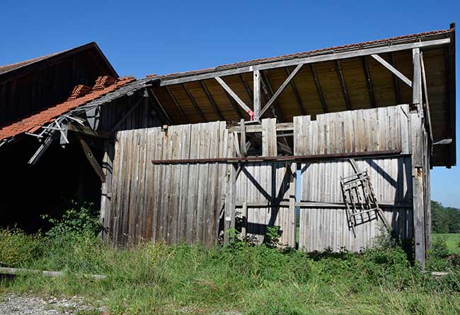 Wildpoldsried - halber Schuppen wird noch genutzt, bei Meggenried , kurz vor Trostbühl, von der B12 kommend