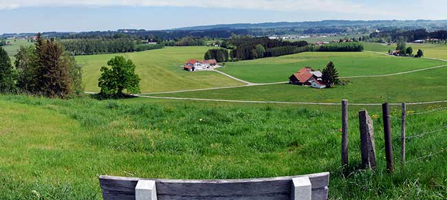 Oberhalb von Depsried gibt es einen herrlichen Aussichtspunkt über das Illertal - Altusried 2020