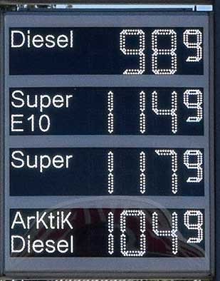 ArKtiK Diesel im Hochsommer - könnten das unverkaufte Reste vom Winter sein, weil er sich durch besondere Lagerfähigkeit auszeichnet? Übrigens, der Winter 2019/2020 war der wärmste und schneeärmste Winter seit Beginn der Wetteraufzeichnungen im Allgäu