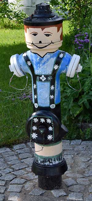 Lederhosen Hydrant in Kimratshofen 2020 (Altusried)