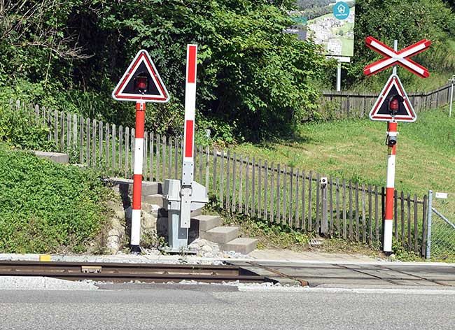 Kt. Appenzell - jeder Hauszugang wird einzeln mit Schranke abgesichert.