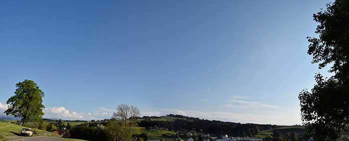 Corona Himmel - keine Flugzeuge - bayerisch blauer Himmel - Wolkenfrei. Heimenkirch Blick Süden