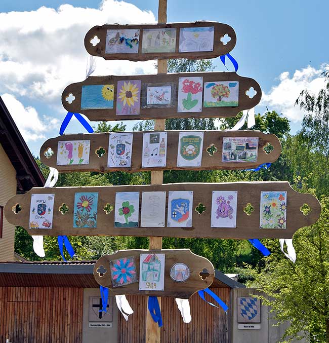 provisorischer Maibaum wähernd der Corona Zeit, hier in Ellhofen.