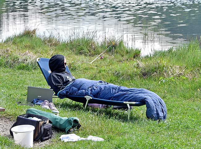 Hightech Anglerin am Alatsee - Füssen 2020