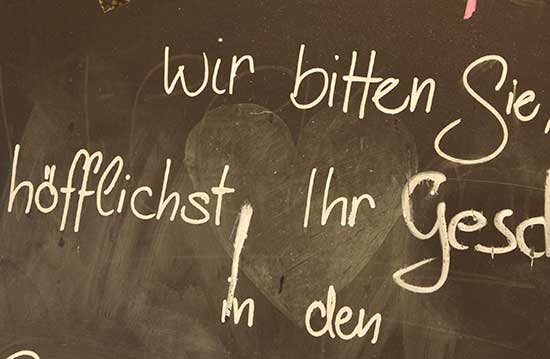 Wir bitten Sie höfflichst, Ihr Geschirr in den Geschirrwagen zu stellen. Die Hoffnung stirbt zuletzt am richtigen Einsatz vom "ff"